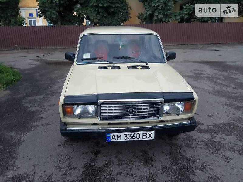 Седан ВАЗ / Lada 2107 1988 в Житомире