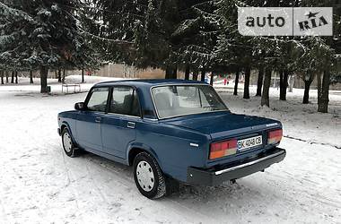 Седан ВАЗ / Lada 2107 2002 в Ровно