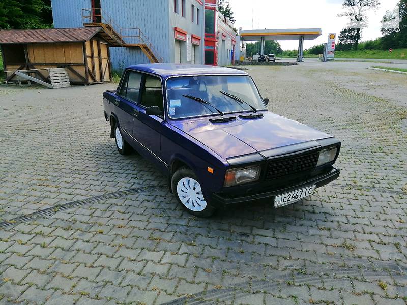 Седан ВАЗ / Lada 2107 1987 в Черновцах