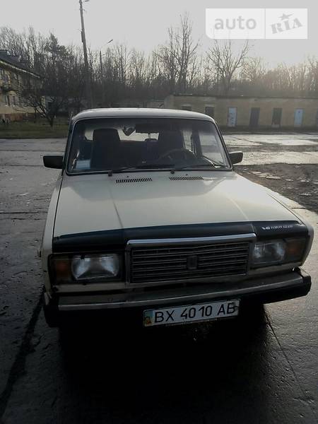 Седан ВАЗ / Lada 2107 1988 в Остроге