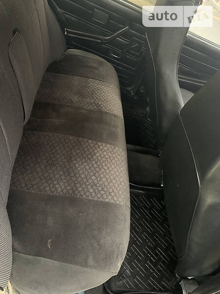 Седан ВАЗ / Lada 2107 2001 в Рівному