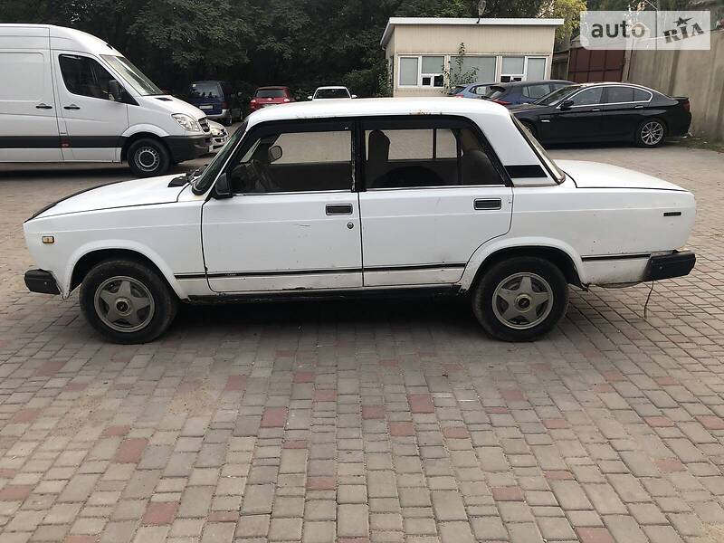 Седан ВАЗ / Lada 2107 1998 в Одессе