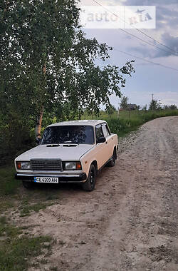 Седан ВАЗ / Lada 2107 1996 в Чернівцях