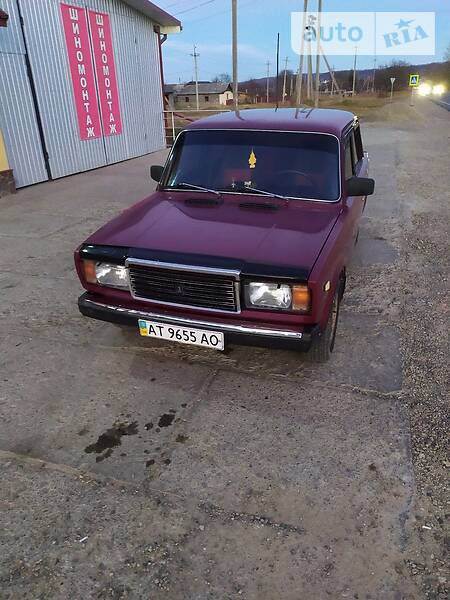 Седан ВАЗ / Lada 2107 2000 в Черновцах