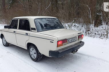 Седан ВАЗ / Lada 2107 1990 в Сокале