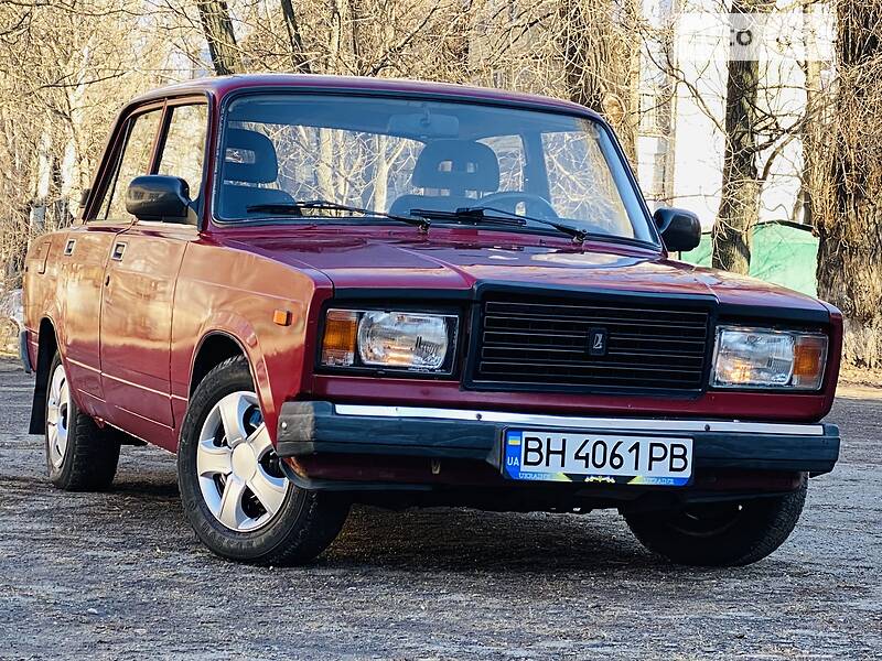 Седан ВАЗ / Lada 2107 2000 в Одессе