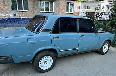 Седан ВАЗ / Lada 2107 2004 в Києві