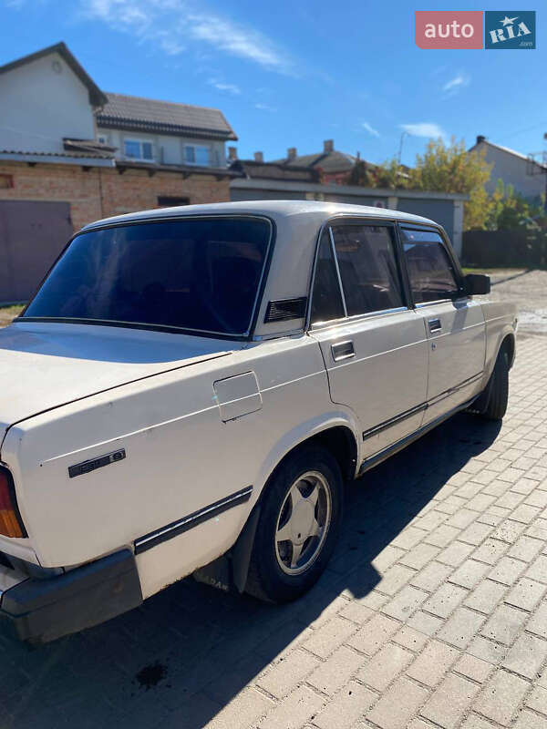 Седан ВАЗ / Lada 2107 1983 в Белой Церкви