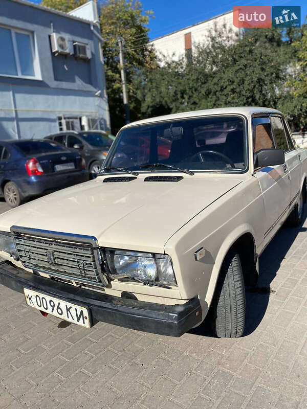 Седан ВАЗ / Lada 2107 1983 в Белой Церкви