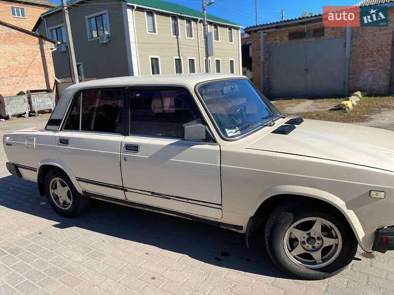 Седан ВАЗ / Lada 2107 1983 в Белой Церкви