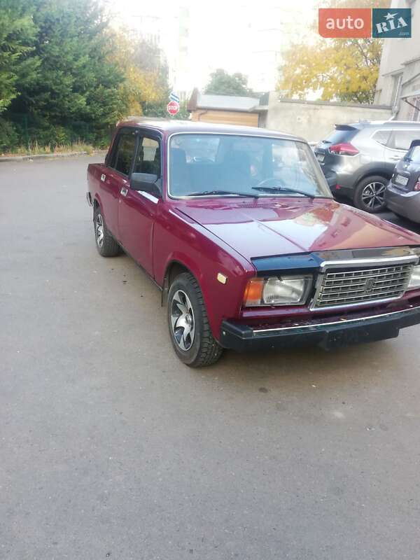 Седан ВАЗ / Lada 2107 2004 в Одессе