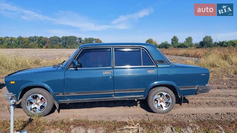Седан ВАЗ / Lada 2107 2004 в Черкасах