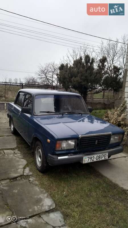Седан ВАЗ / Lada 2107 2003 в Ужгороде