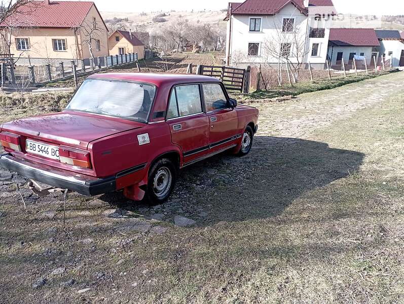 Седан ВАЗ / Lada 2107 1995 в Старом Самборе