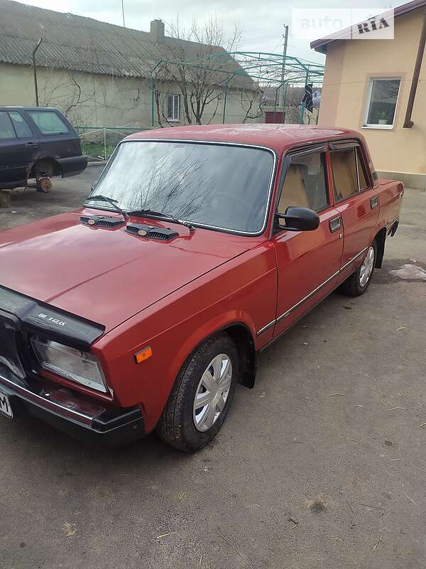 Седан ВАЗ / Lada 2107 1995 в Одессе