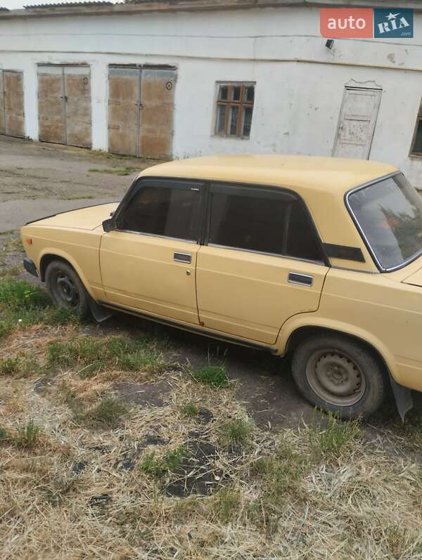 Седан ВАЗ / Lada 2107 1986 в Черновцах