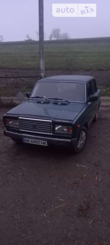 Седан ВАЗ / Lada 2107 1997 в Ровно