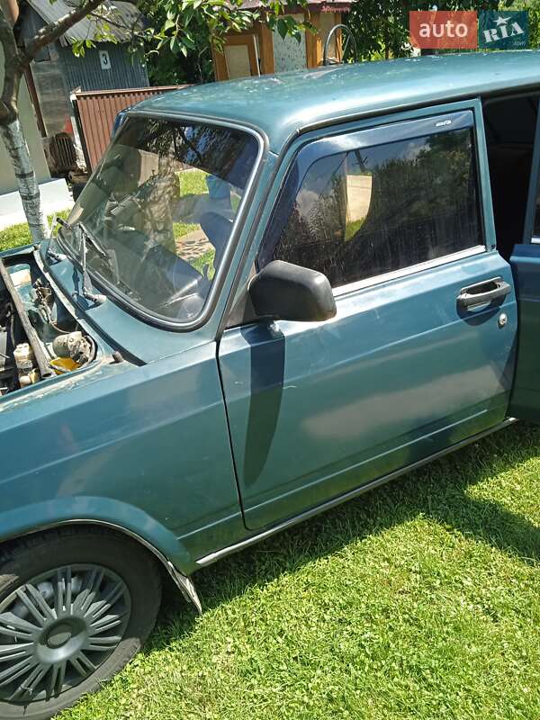 Седан ВАЗ / Lada 2107 2004 в Чернівцях