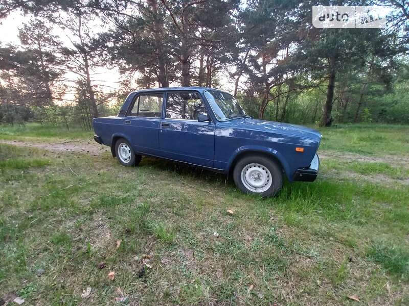 Седан ВАЗ / Lada 2107 2006 в Ровно