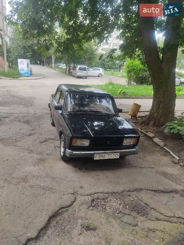 Седан ВАЗ / Lada 2107 1991 в Черновцах