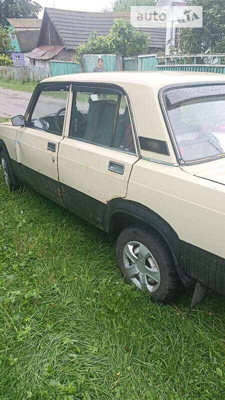 Седан ВАЗ / Lada 2107 1989 в Чернигове