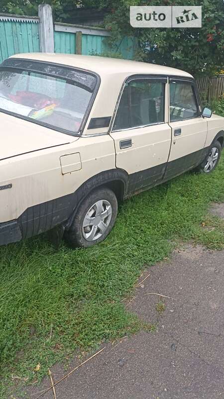 Седан ВАЗ / Lada 2107 1989 в Чернигове