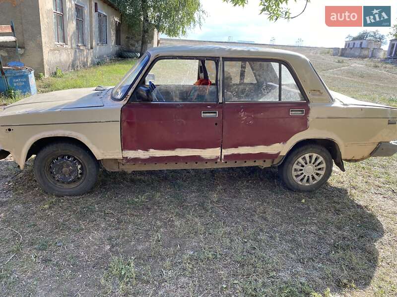 Седан ВАЗ / Lada 2107 1983 в Білгороді-Дністровському