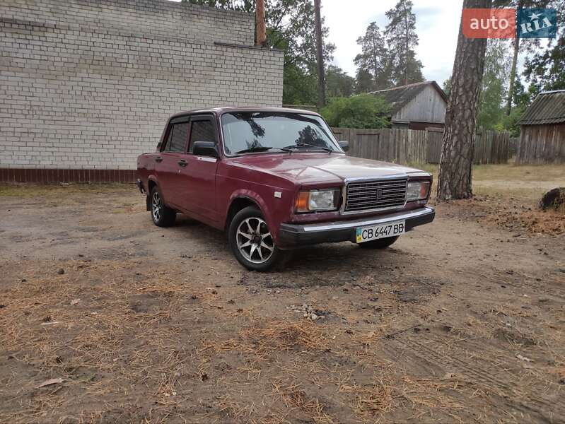 Седан ВАЗ / Lada 2107 2004 в Чернигове