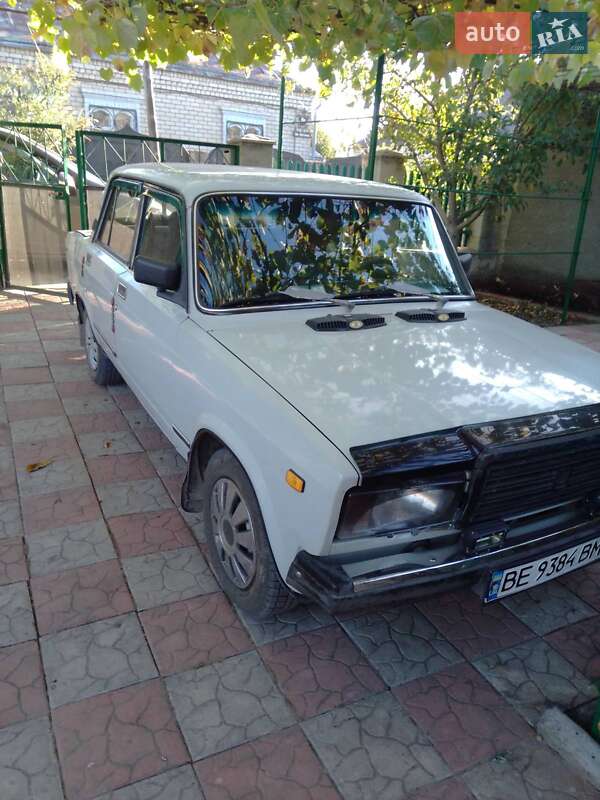 Седан ВАЗ / Lada 2107 1990 в Первомайську