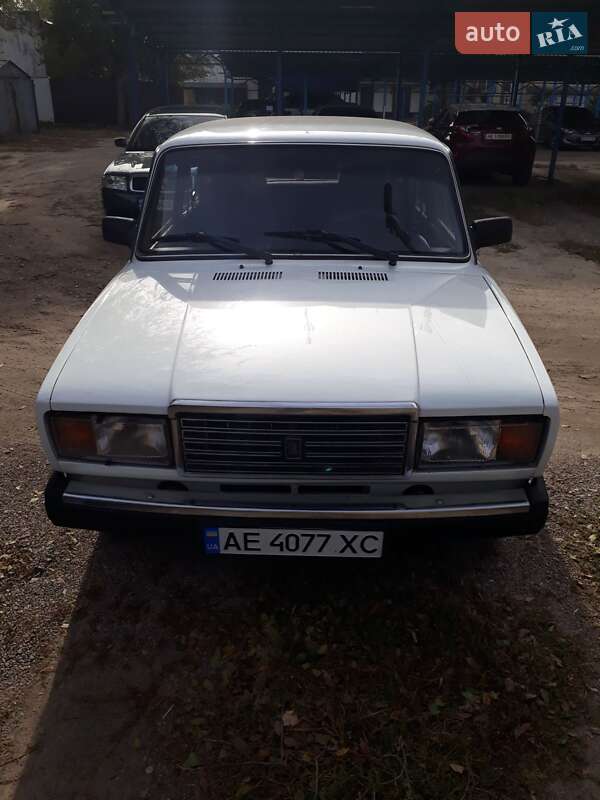 Седан ВАЗ / Lada 2107 1992 в Днепре