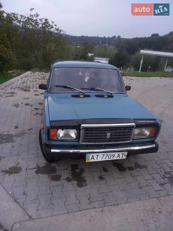 Седан ВАЗ / Lada 2107 2004 в Сторожинці