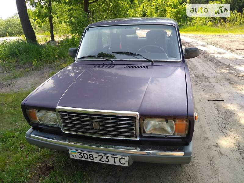 Седан ВАЗ / Lada 2107 2001 в Червонограді
