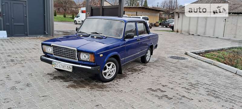 Седан ВАЗ / Lada 2107 2004 в Шумске