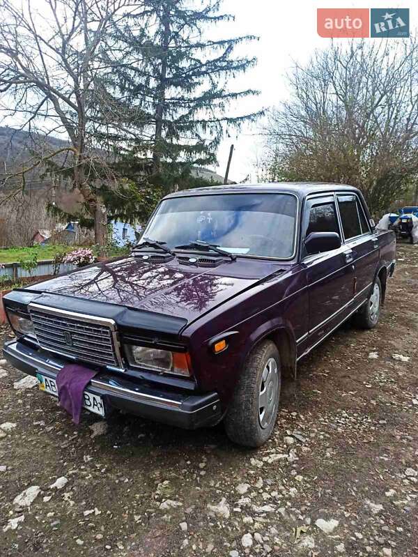 Седан ВАЗ / Lada 2107 2003 в Могилев-Подольске