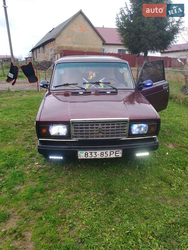 Седан ВАЗ / Lada 2107 2003 в Хусте
