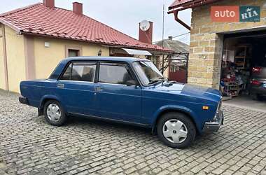 Седан ВАЗ 2107 2004 в 