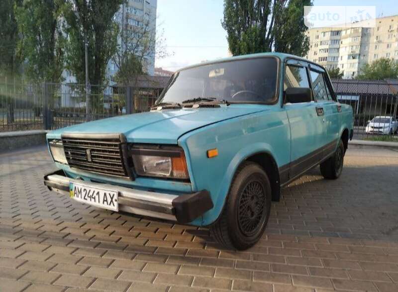 Седан ВАЗ / Lada 2107 1992 в Нежине