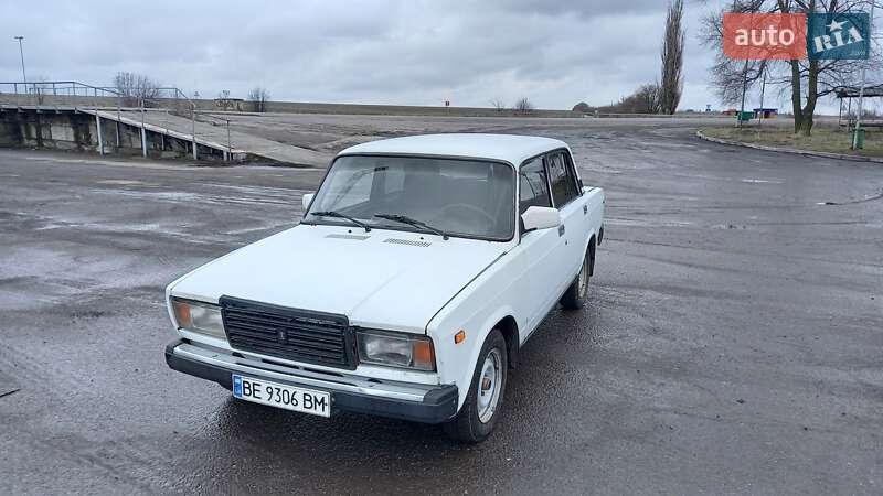 Седан ВАЗ / Lada 2107 2004 в Миколаєві