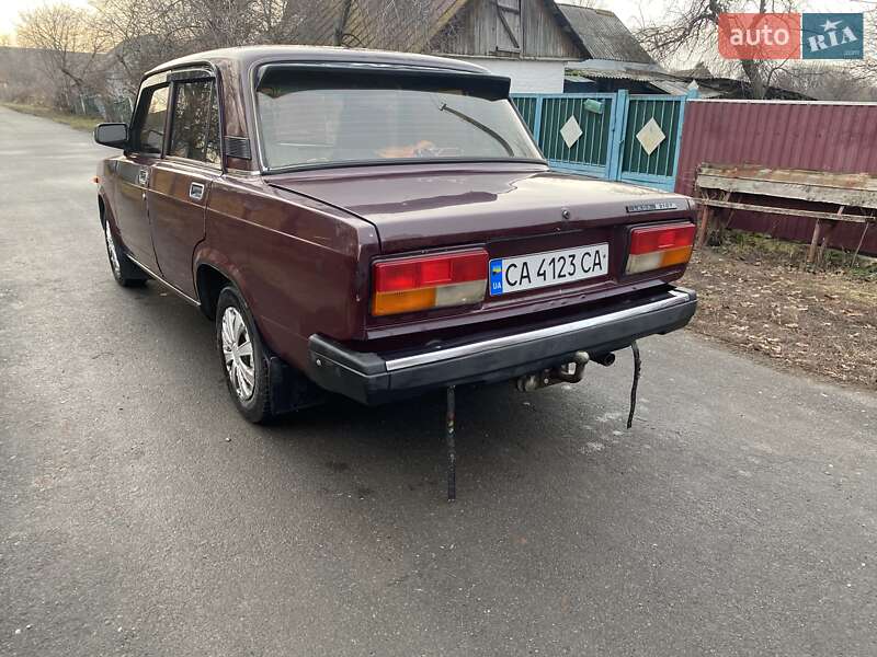 Седан ВАЗ / Lada 2107 2005 в Шполе