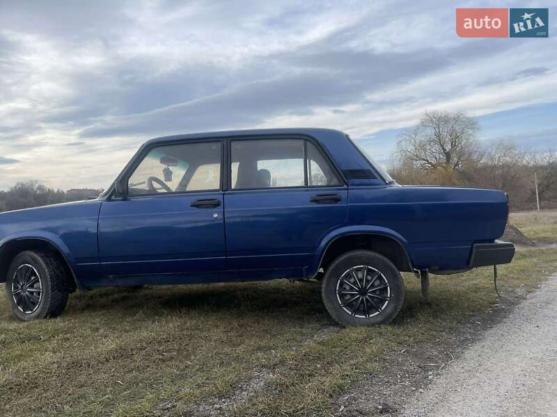 Седан ВАЗ / Lada 2107 1993 в Умани