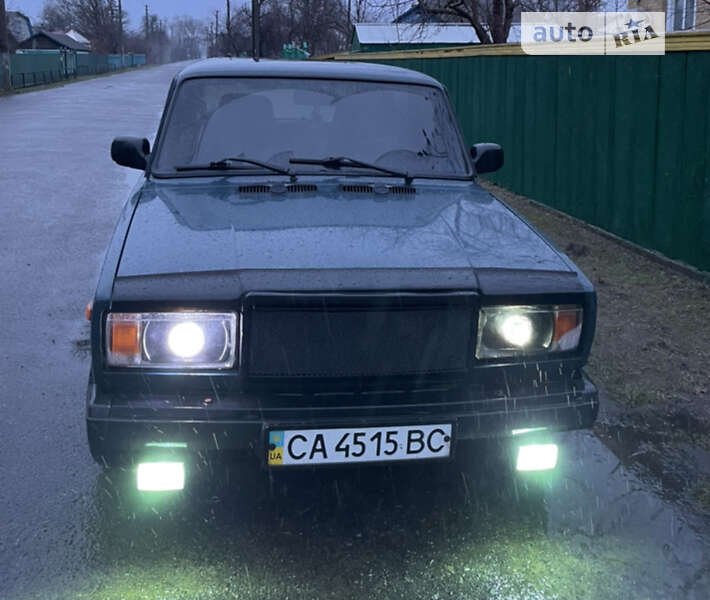 Седан ВАЗ / Lada 2107 2000 в Черкассах