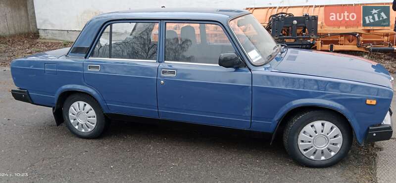 Седан ВАЗ / Lada 2107 2005 в Львові