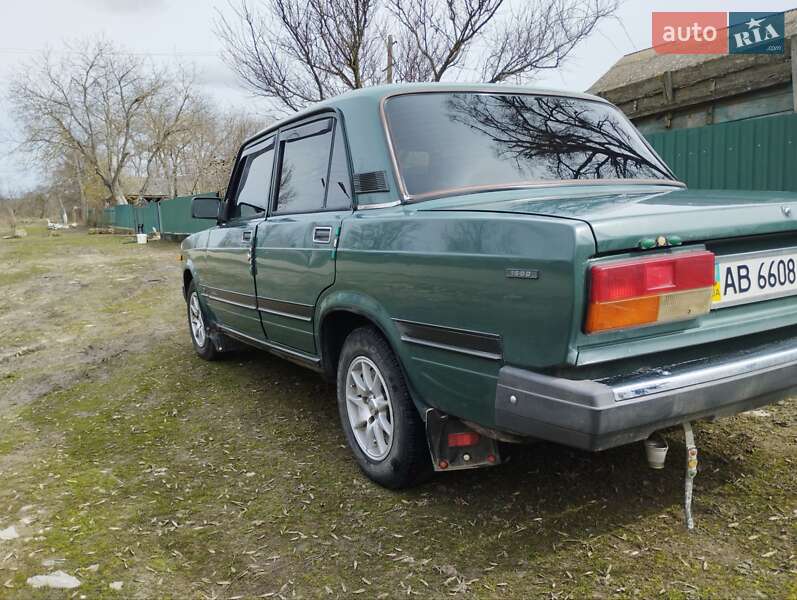 Седан ВАЗ / Lada 2107 2004 в Баре