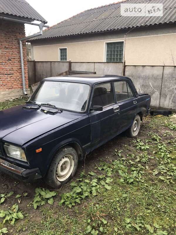 Седан ВАЗ / Lada 2107 1995 в Чорткові
