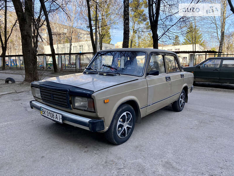 Седан ВАЗ / Lada 2107 1987 в Ровно