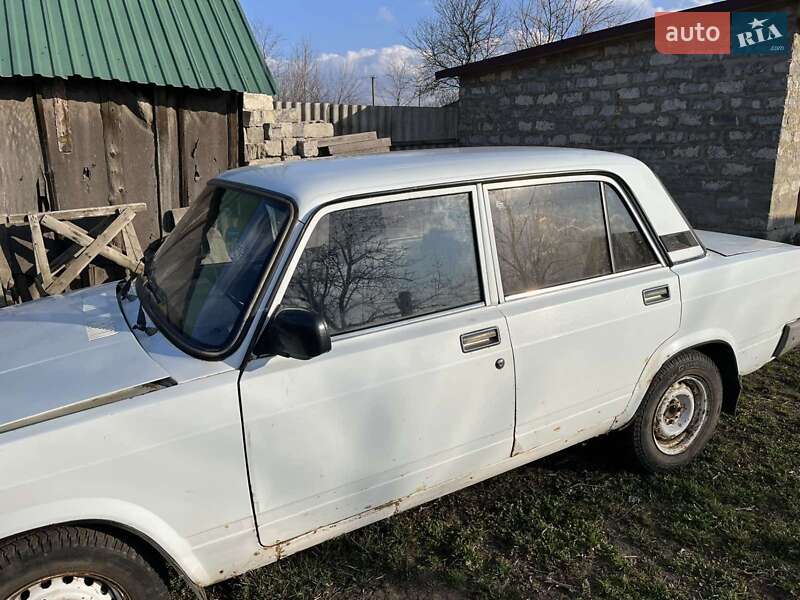 Седан ВАЗ / Lada 2107 2005 в Покровську