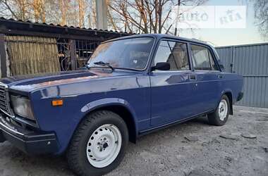 Седан ВАЗ / Lada 2107 2005 в Киеве