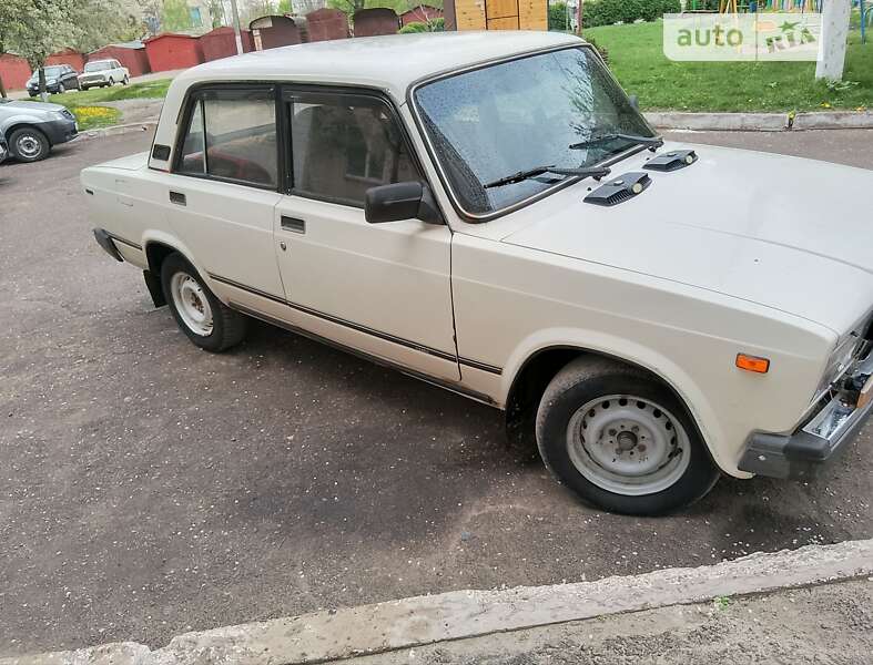 Седан ВАЗ / Lada 2107 1993 в Смілі