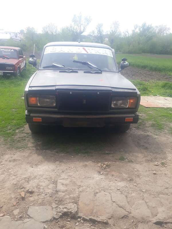 Седан ВАЗ / Lada 2107 1990 в Гусятине