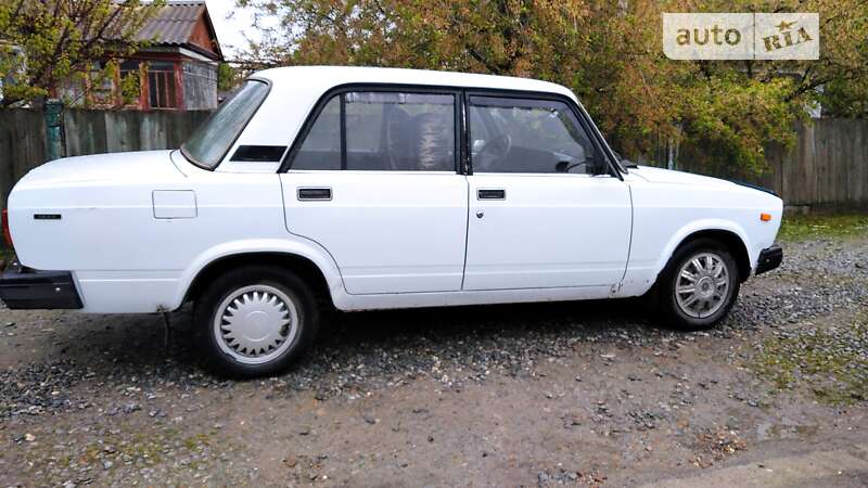 Седан ВАЗ / Lada 2107 2002 в Дунаевцах